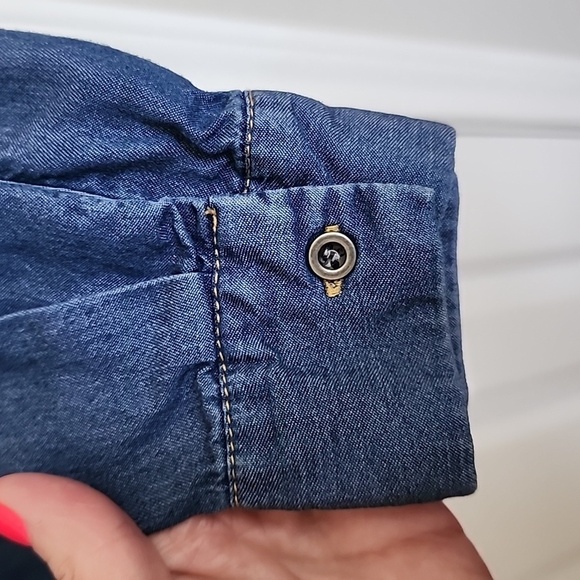 Jane and Delancey Denim Button Down Size Small - Picture 5 of 7